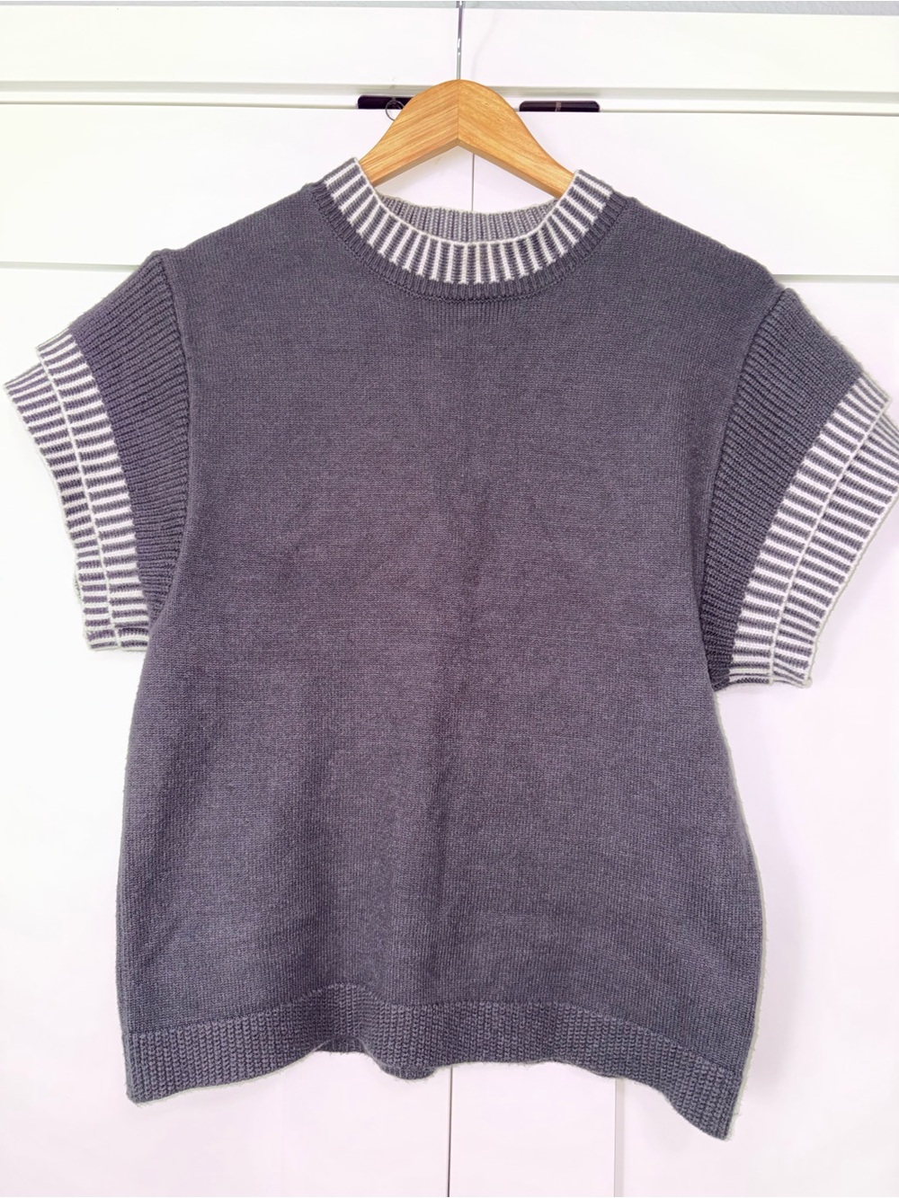Gray Short-Sleeve Knit Sweater Top with Striped Trim Cotton Blend
